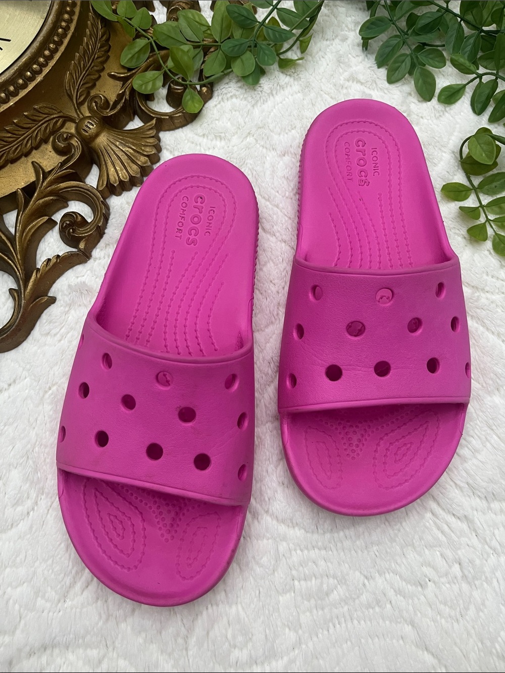 CROCS Women’s Slide Sandals - Bright Pink size 8